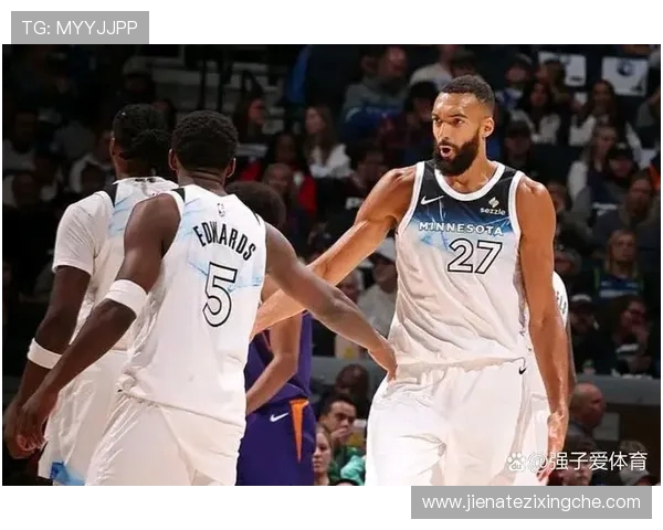 人丁兴旺暖意赛场兰德尔晒全家福送上圣诞祝福篮球明星家庭温情时刻